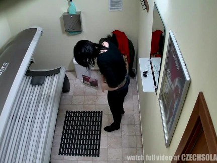 Czech voyeur in tanning bed